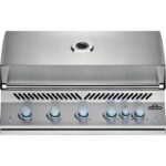 Eingebauter 38-Zoll-Gasgrill der Serie 700 von Napoleon mit hinterem Infrarotbrenner BIG38RB-1