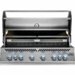 Eingebauter 44-Zoll-Gasgrill der Serie 700 von Napoleon. Grill mit hinterem Infrarotbrenner BIG44RB-1