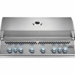 Eingebauter 44-Zoll-Gasgrill der Serie 700 von Napoleon. Grill mit hinterem Infrarotbrenner BIG44RB-1