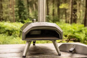 Ooni Karu 12 Holz- und Holzkohlebefeuerter Pizzaofen