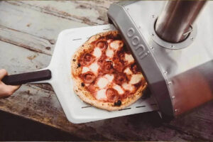 Ooni Karu 12 Holz- und Holzkohlebefeuerter Pizzaofen