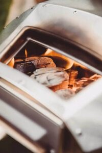 Ooni Karu 12 Holz- und Holzkohlebefeuerter Pizzaofen
