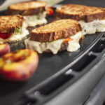 Weber Q 2800N+ Gasgrill mit Ständer, Mitternachtsschwarz – Bild 6