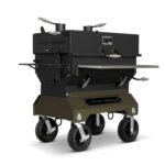 Yoder Smokers 24x36 flacher, verstellbarer Holzkohlegrill auf Wettbewerbswagen – Bild 33
