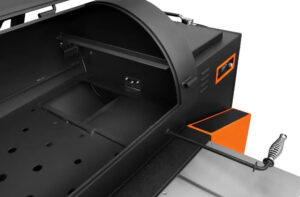 Yoder Smokers Cimarron S Pellet Smoker auf einem Wettbewerbswagen
