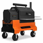 Yoder Smokers YS640s Pelletgrill auf Wettbewerbswagen mit Ablageschublade