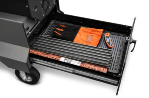 Yoder Smokers YS640s Pelletgrill auf Wettbewerbswagen mit Ablageschublade – Bild 3