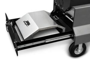 Yoder Smokers YS640s Pelletgrill auf Wettbewerbswagen mit Ablageschublade – Bild 7